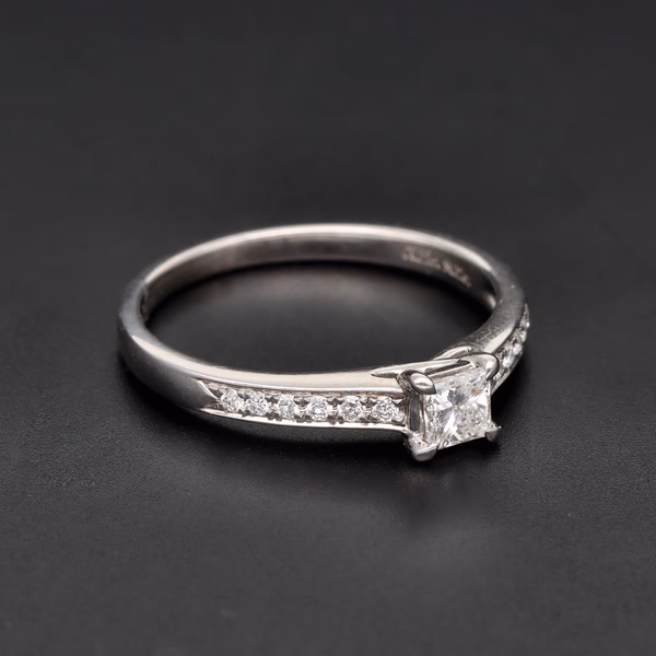 18ct White Gold Princess Cut Diamond Solitaire Ring