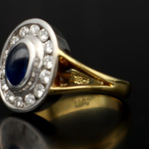 18ct Gold Diamond and Sapphire Ring image-5