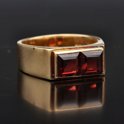 Unusual 18ct Gold Garnet Ring image-1