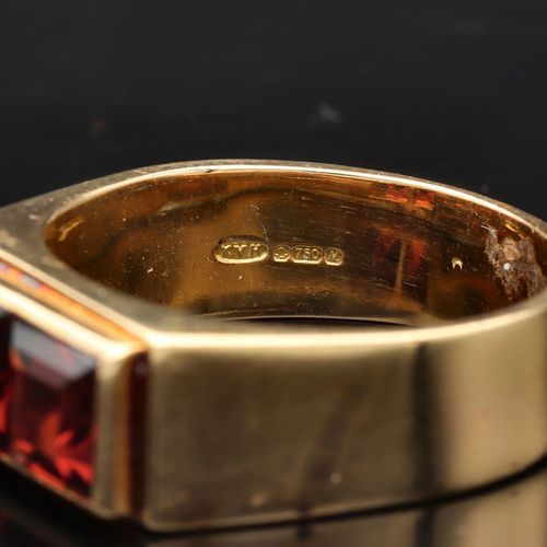 Unusual 18ct Gold Garnet Ring image-4