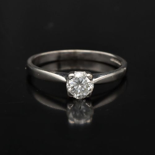 Vintage 18ct Gold Diamond Solitaire Ring image-2