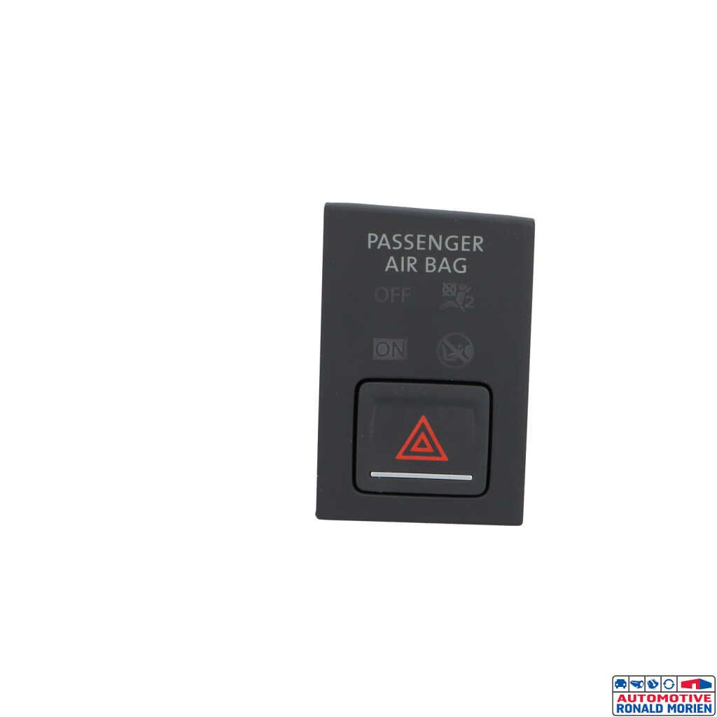 Used Panic lighting switch Volkswagen Golf VII (AUA) 1.6 TDI BlueMotion 16V Price € 14,99 Inclusive VAT offered by Automaterialen Ronald Morien B.V.