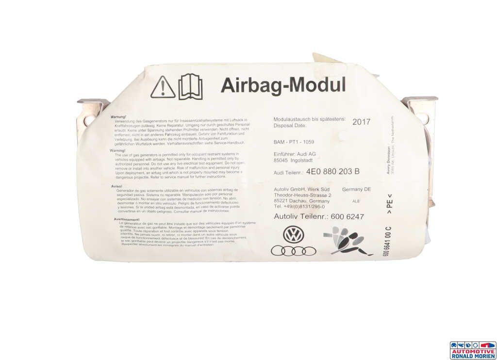 Gebruikte Airbag rechts (Dashboard) Audi A8 (D3) 3.7 V8 40V Quattro Prijs € 49,00 Margeregeling aangeboden door Automaterialen Ronald Morien B.V.