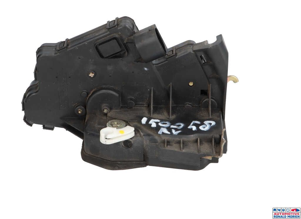 Used Front door lock mechanism 4-door, right BMW 3 serie (E46/4) 330i 24V Price € 29,00 Margin scheme offered by Automaterialen Ronald Morien B.V.