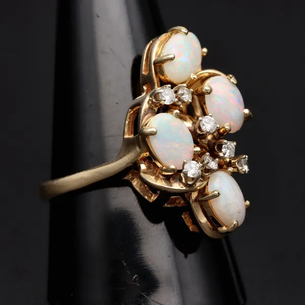 14ct Yellow Gold & Diamond Opal Classic Ring