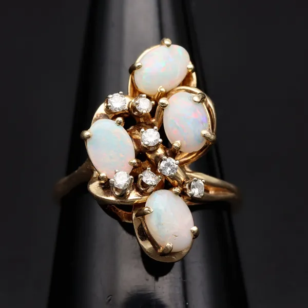 14ct Yellow Gold & Diamond Opal Classic Ring