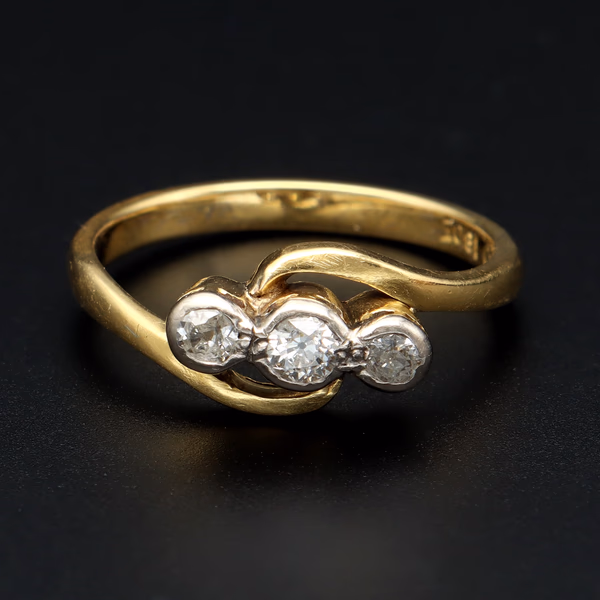 18ct Antique 0.3Ct Diamond Trilogy Ring. Circa 1910