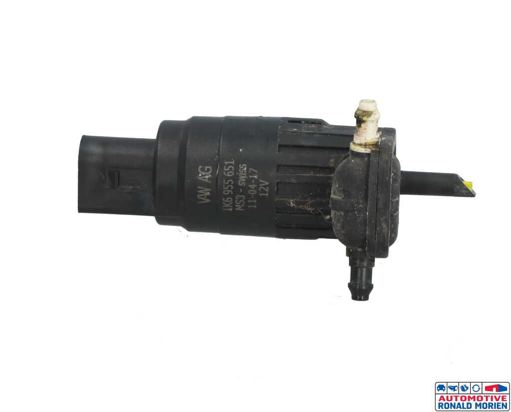 Used Windscreen washer pump Volkswagen Polo V (6R) 1.2 TSI 16V BlueMotion Technology Price € 10,00 Margin scheme offered by Automaterialen Ronald Morien B.V.