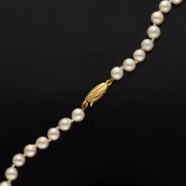 9ct Gold Clasp Cultured Pearls