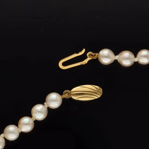 9ct Gold Clasp Cultured Pearls