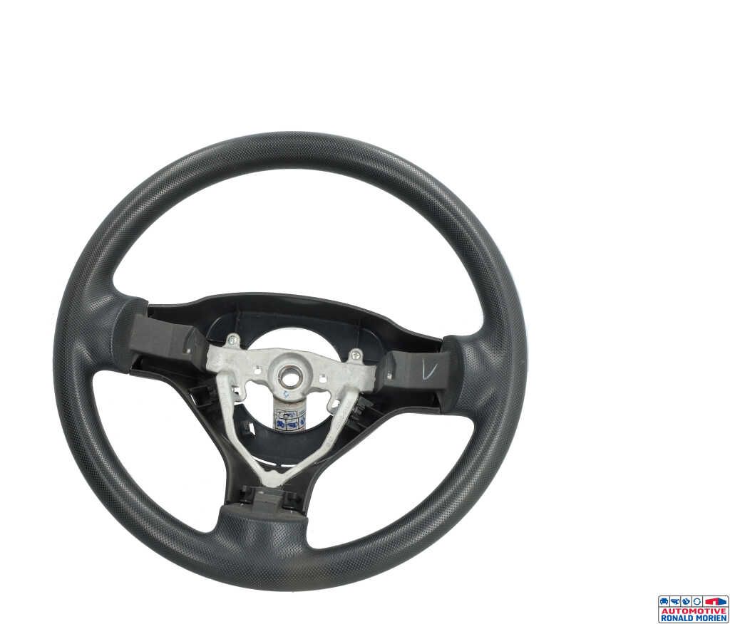 Used Steering wheel Peugeot 107 1.0 12V Price € 25,00 Margin scheme offered by Automaterialen Ronald Morien B.V.