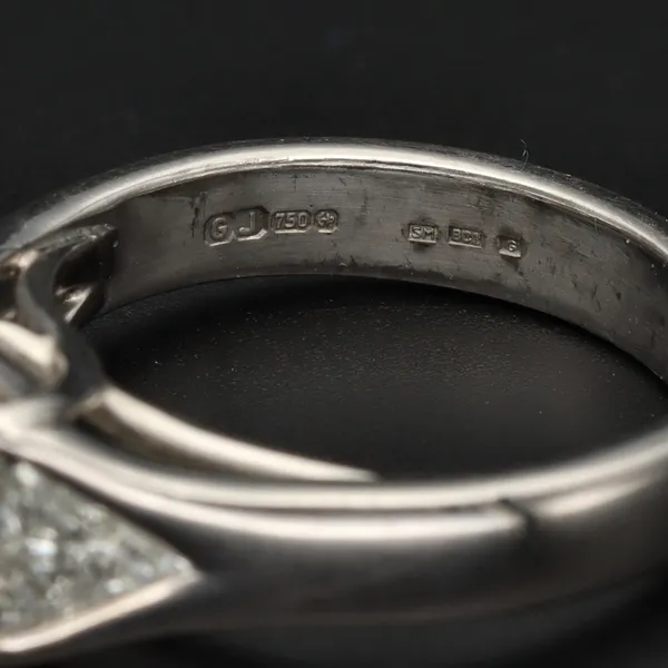 18ct White Gold Diamond Ring
