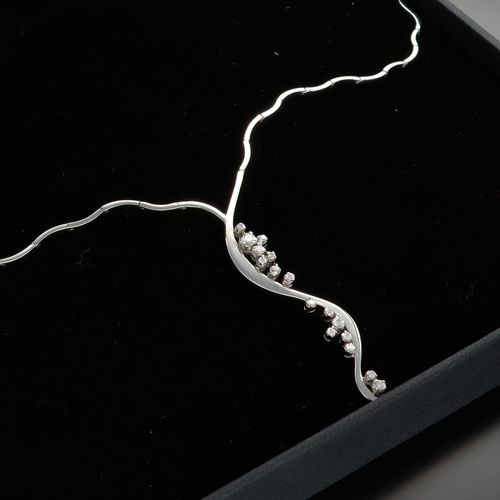 18ct White Gold and Diamond Collar Necklace image-2