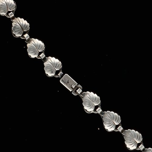 Danish Mid Century Sterling Foliate Link Necklace image-5