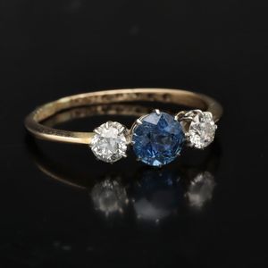 Vintage 18ct Gold Sapphire and Diamond Ring