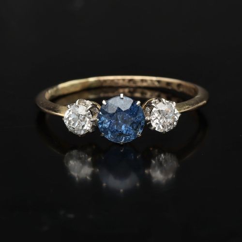 Vintage 18ct Gold Sapphire and Diamond Ring image-2