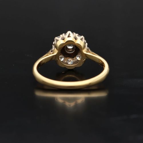 Vintage 18ct Gold Diamond Ring image-5