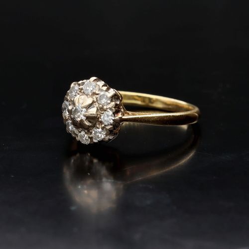 Vintage 18ct Gold Diamond Ring image-3