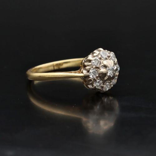 Vintage 18ct Gold Diamond Ring image-1