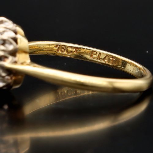 Vintage 18ct Gold Diamond Ring image-4