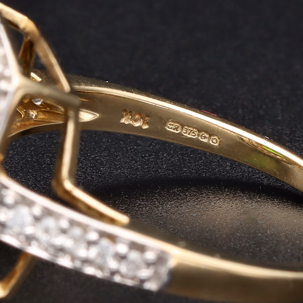 9ct Gold Diopside Zircon Coctail Ring