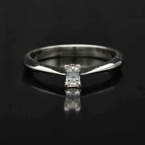 Platinum 0.26ct Solitaire Diamond Ring image-2