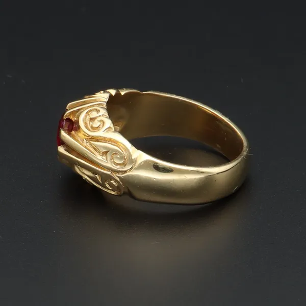 18ct Yellow Gold Ruby Ring