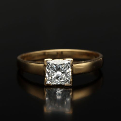 18k Gold Princess Cut Diamond Solitaire Ring image-2