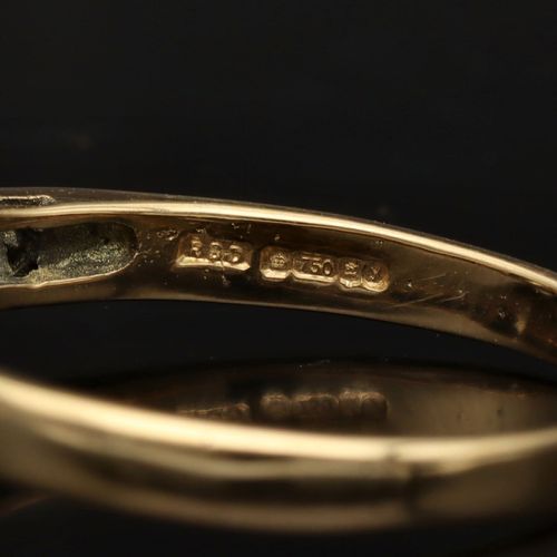 18k Gold Princess Cut Diamond Solitaire Ring image-4