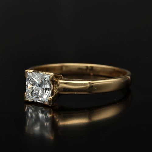 18k Gold Princess Cut Diamond Solitaire Ring image-3