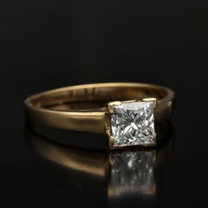18k Gold Princess Cut Diamond Solitaire Ring