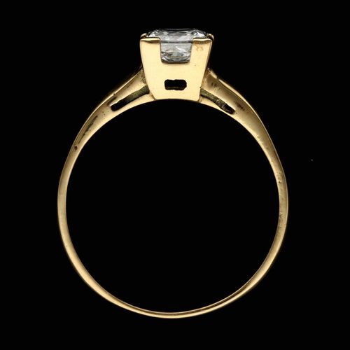 18k Gold Princess Cut Diamond Solitaire Ring image-6