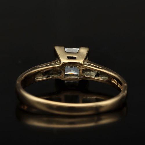 18k Gold Princess Cut Diamond Solitaire Ring image-5