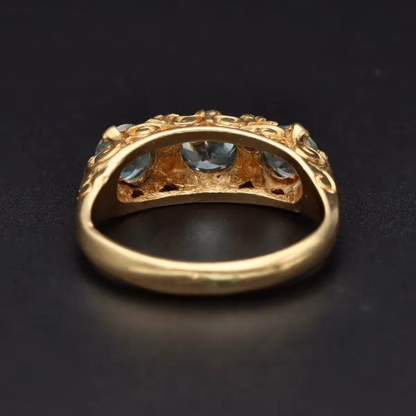 Vintage 18ct Yellow Gold Aquamarine & Diamond Ring