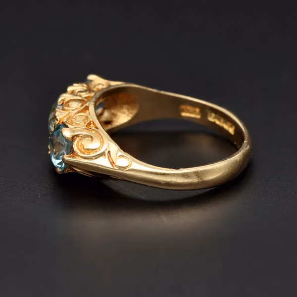 Vintage 18ct Yellow Gold Aquamarine & Diamond Ring