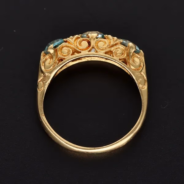 Vintage 18ct Yellow Gold Aquamarine & Diamond Ring
