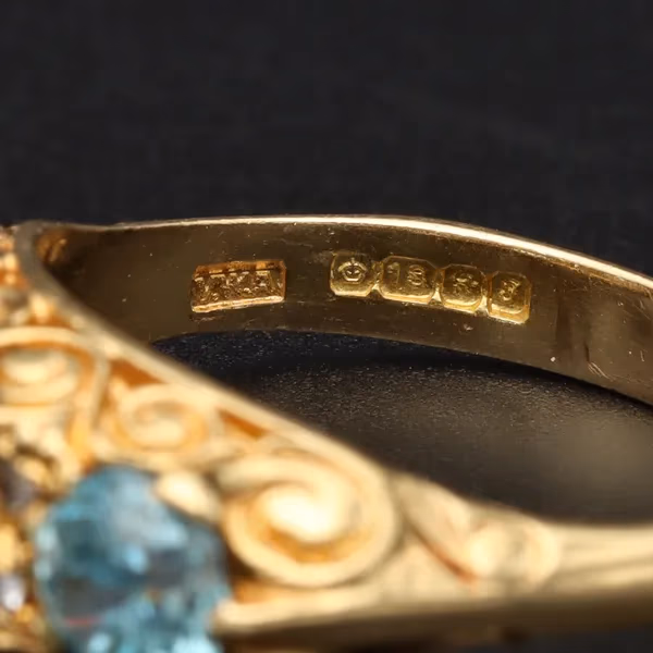 Vintage 18ct Yellow Gold Aquamarine & Diamond Ring