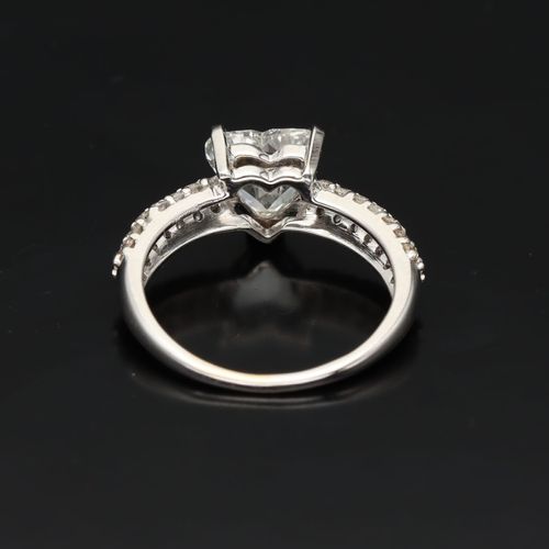 ‘D’ Diamond and 18ct White Gold Heart Ring image-5