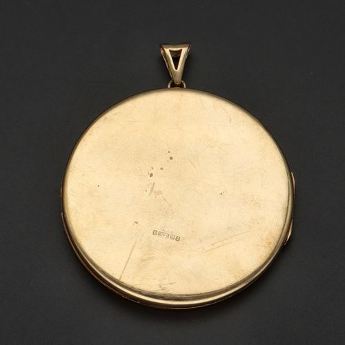 9ct Gold Locket image-4