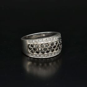 18ct White Gold Black and white Diamond