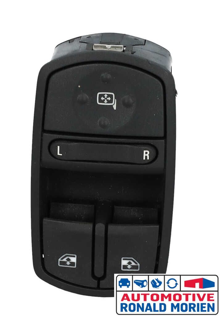 Usados Interruptor combinado de ventanillas Opel Corsa D 1.2 16V Precio € 10,00 Norma de margen ofrecido por Automaterialen Ronald Morien B.V.