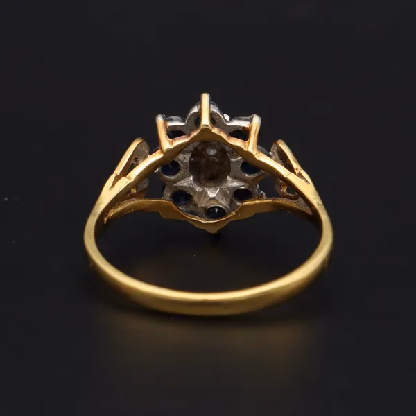 18ct Gold Diamond Sapphire Ring. London 1977