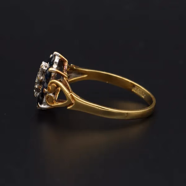 18ct Gold Diamond Sapphire Ring. London 1977