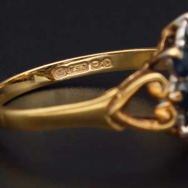 18ct Gold Diamond Sapphire Ring. London 1977