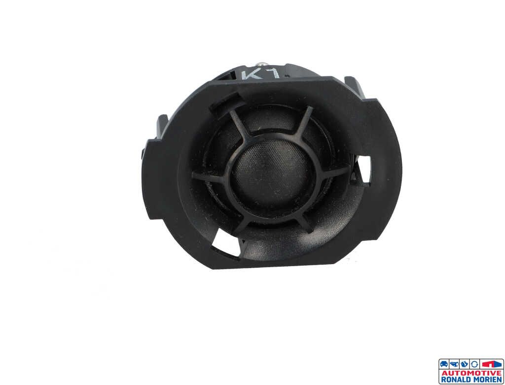 Used Speaker Renault Koleos II (RZGH) 2.0 dCi Price € 12,10 Inclusive VAT offered by Automaterialen Ronald Morien B.V.