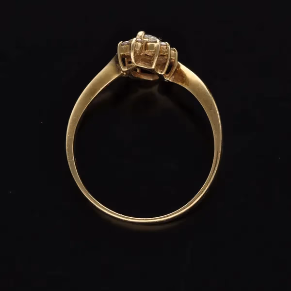 18ct Gold Diamond Marquise Ring