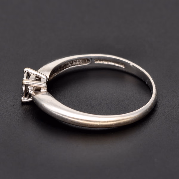 18ct White Gold Solitaire Diamond Ring