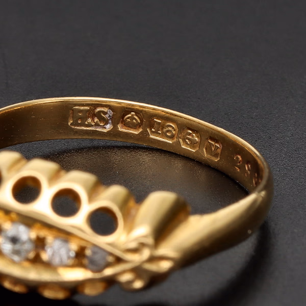 18ct Yellow Gold Diamond Ring
