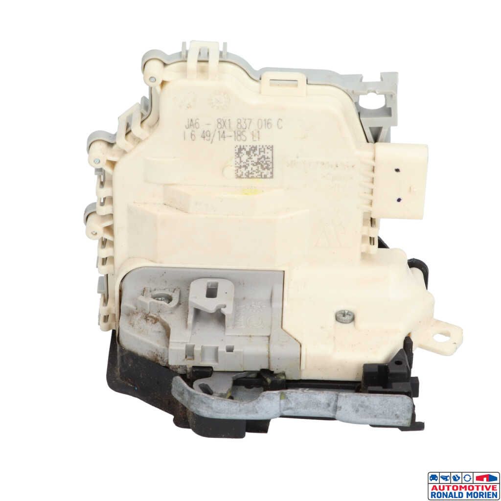 Used Front door lock mechanism 4-door, right Audi A3 Sportback (8VA/8VF) 1.4 TFSI 16V e-tron Price € 20,00 Inclusive VAT offered by Automaterialen Ronald Morien B.V.