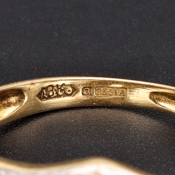 18ct Yellow Gold Sapphire & Diamond Leopard Ring